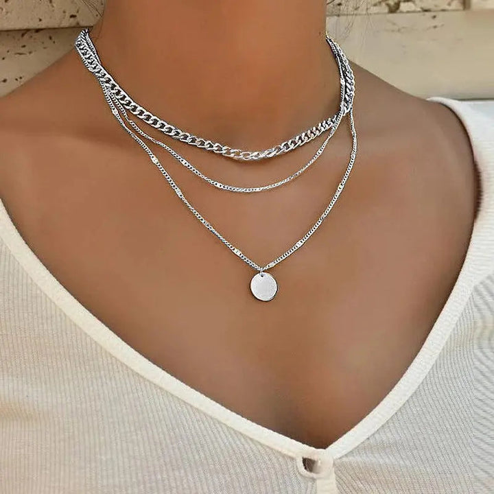 Coliere elegante din aur și argint